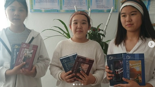 Күзде біз жалықпаймыз,кітап оқимыз
